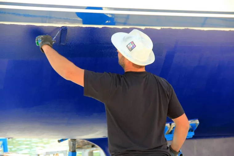 Effectuer la peinture d'un bateau abandonné à rénover, Saint-Malo, MARDON Peinture
